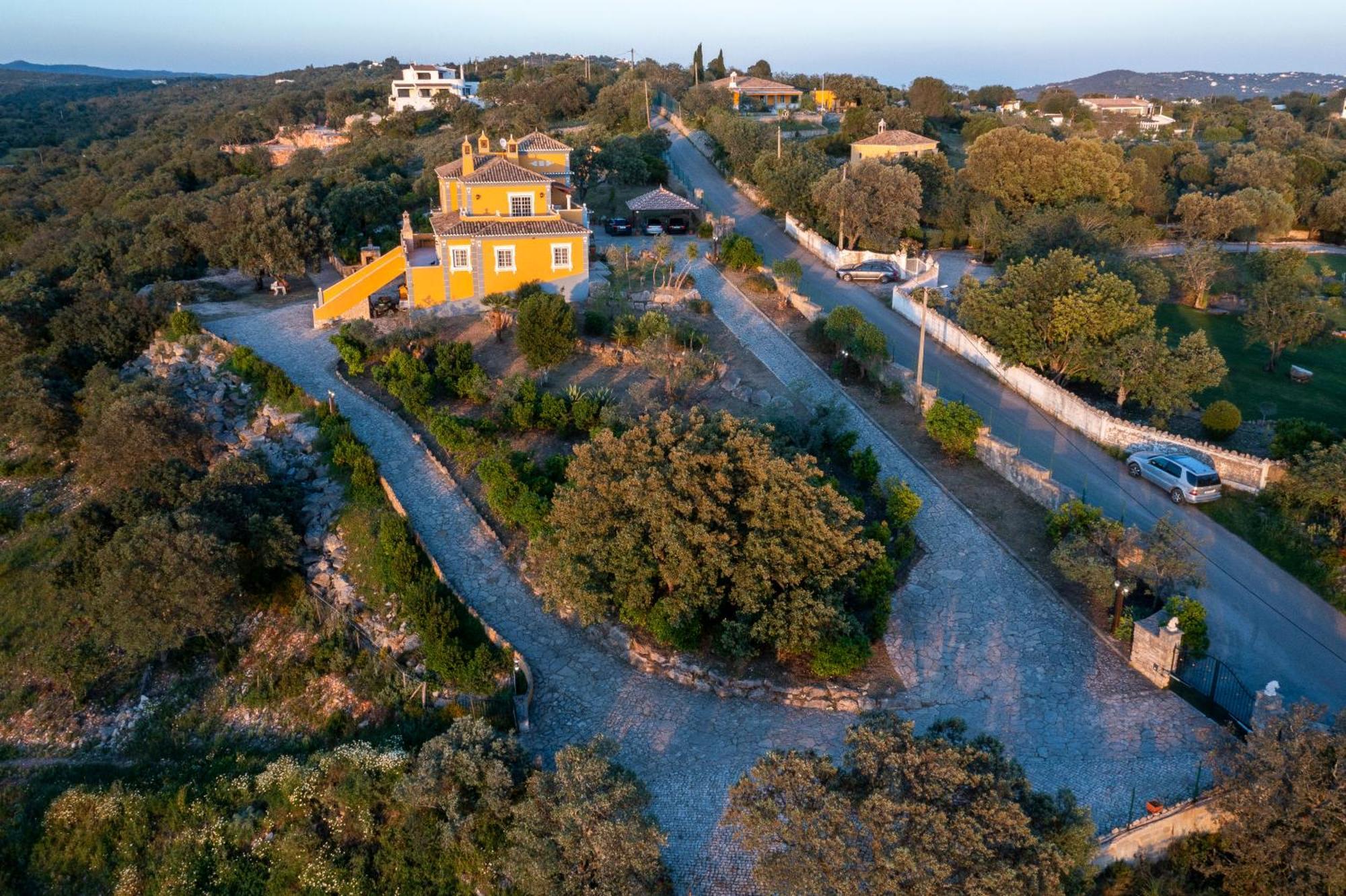 Вилла Al Monte Lusitano Лоле Экстерьер фото